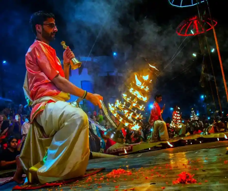Guía de Viaje Varanasi — Ghats, Comida Callejera y la Ciudad Sagrada en el Ganges
